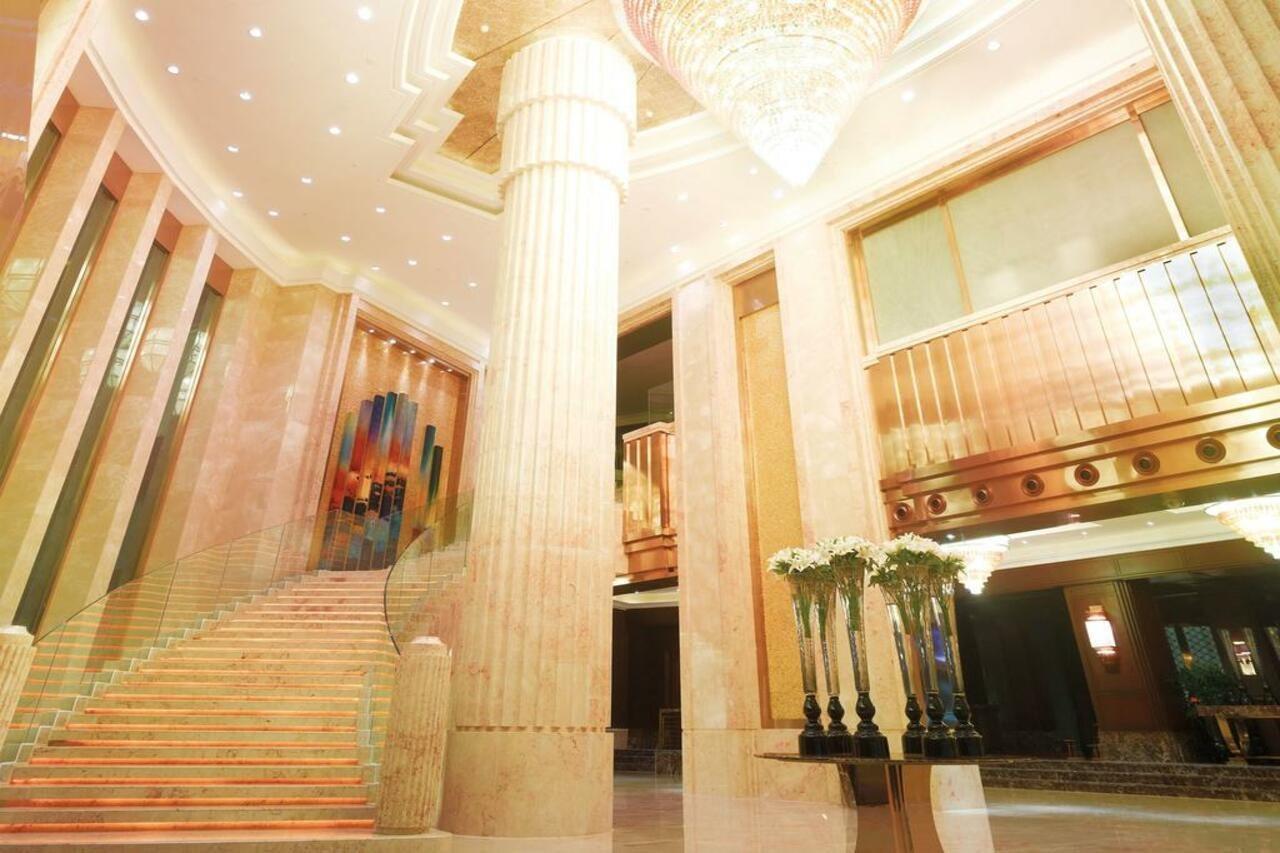 Optics Valley Kingdom Plaza Wuhan Extérieur photo