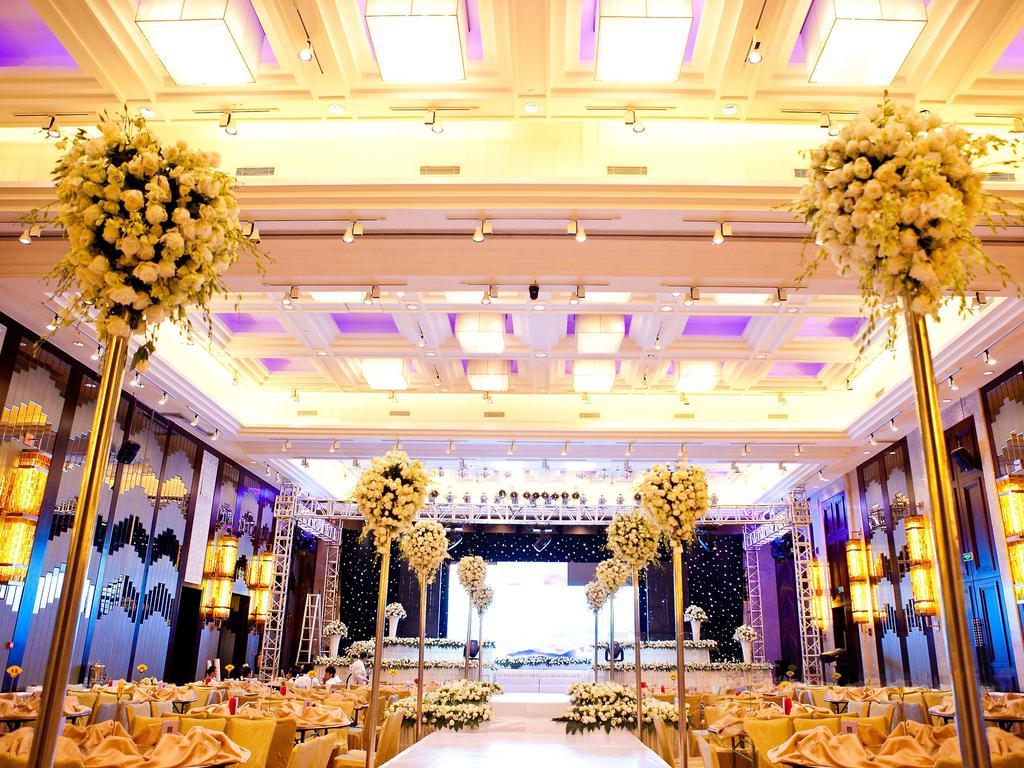 Optics Valley Kingdom Plaza Wuhan Extérieur photo